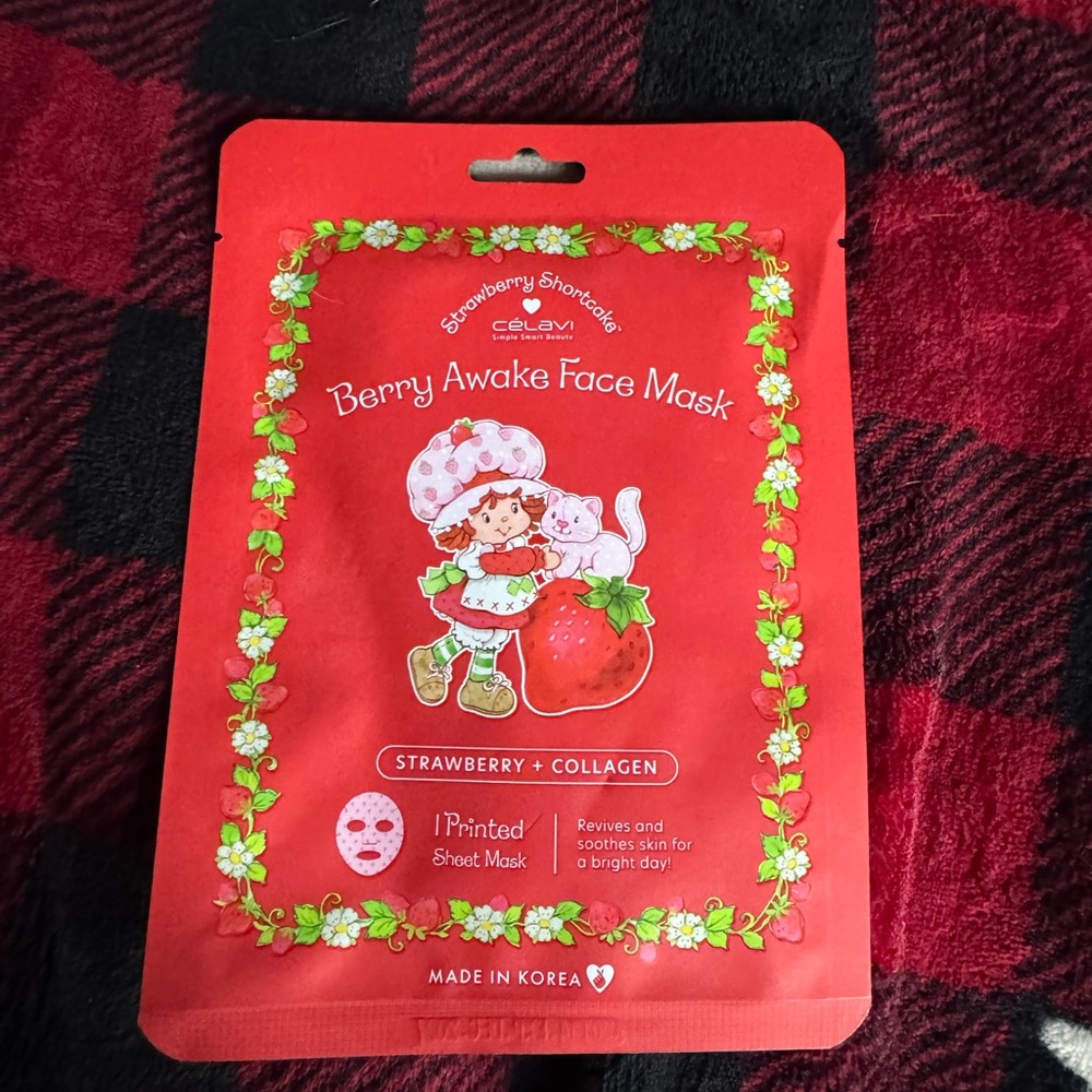 Célavi Berry Awake Face Mask - Vibrant Red